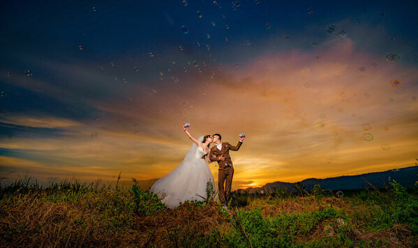 Photograph Pore Ooi Couple Together on One Eyeland