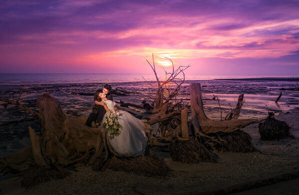 Photograph Pore Ooi Couple Together on One Eyeland