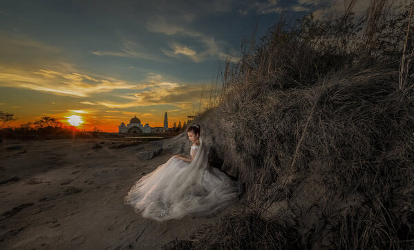 Photograph Pore Ooi Brides Alone on One Eyeland