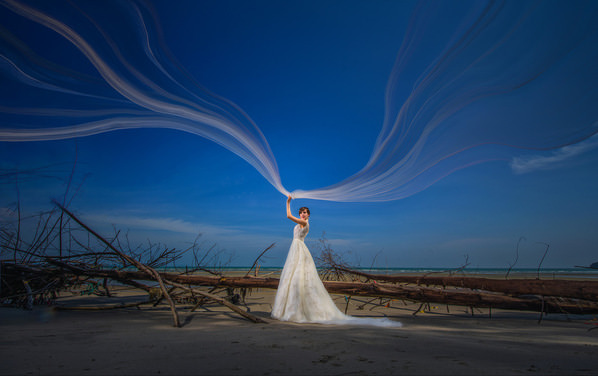 Photograph Pore Ooi Brides Alone on One Eyeland