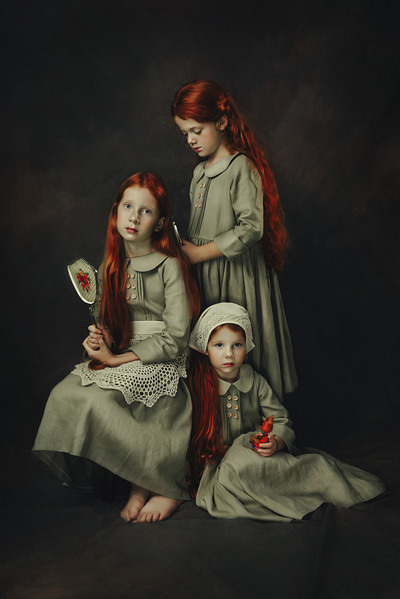 Photograph Hanna Derecka Sisters on One Eyeland