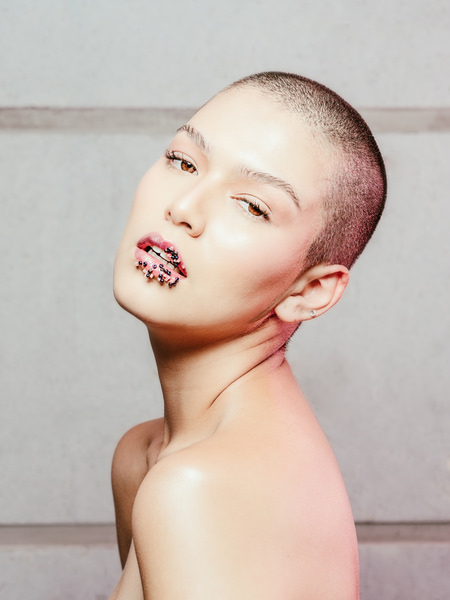 Photograph Gabriel Gonzalez Woman In Studio on One Eyeland