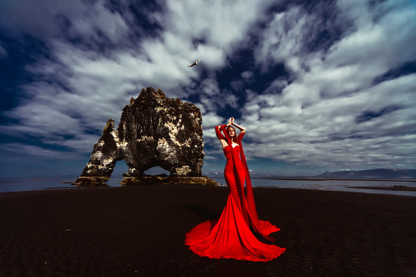 Photograph Ruslan Bolgov Every Beauty Needs Her Beast on One Eyeland