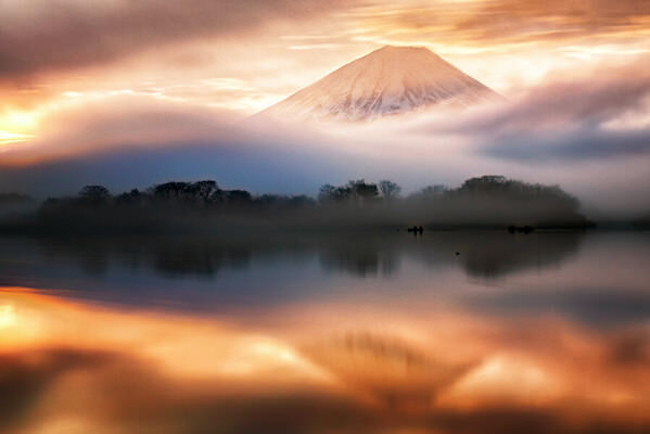 Photograph Naoya Yoshida Dancing Clouds on One Eyeland