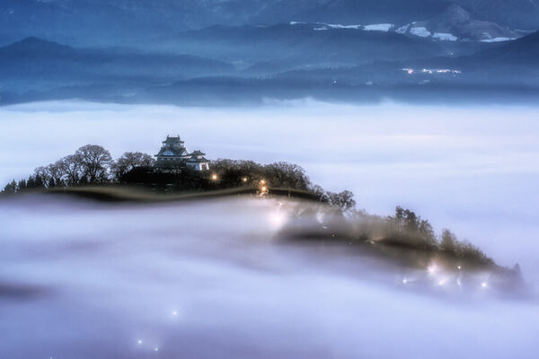 Photograph Naoya Yoshida Castle In The Sea Of Clouds on One Eyeland