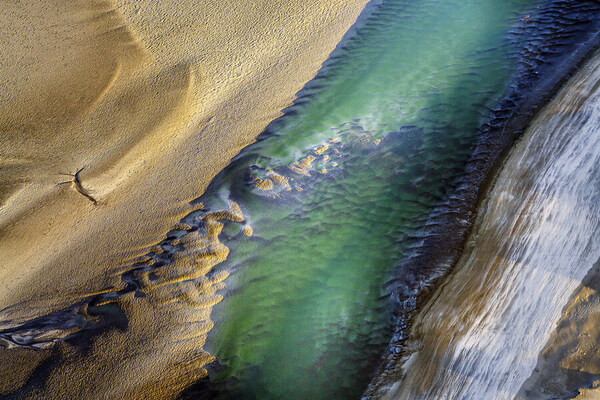 Photograph Graham Earnshaw Emerald Flow on One Eyeland