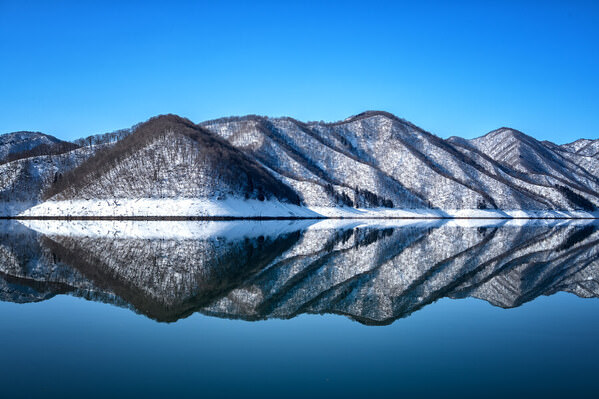 Photograph Naoya Yoshida Lake In Winter on One Eyeland