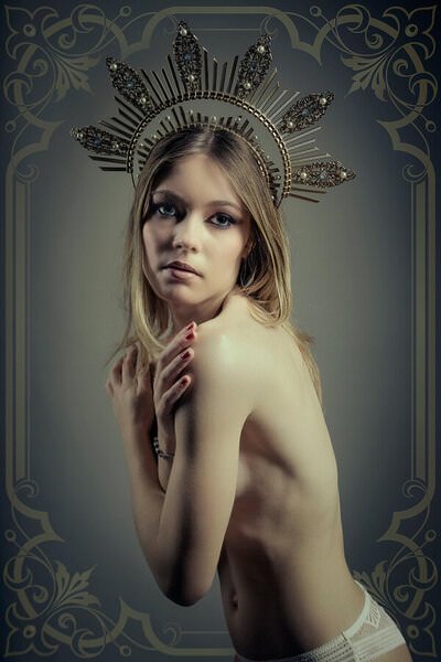 Photograph Cedric Brion Studio Clavicule Pics The Crown on One Eyeland