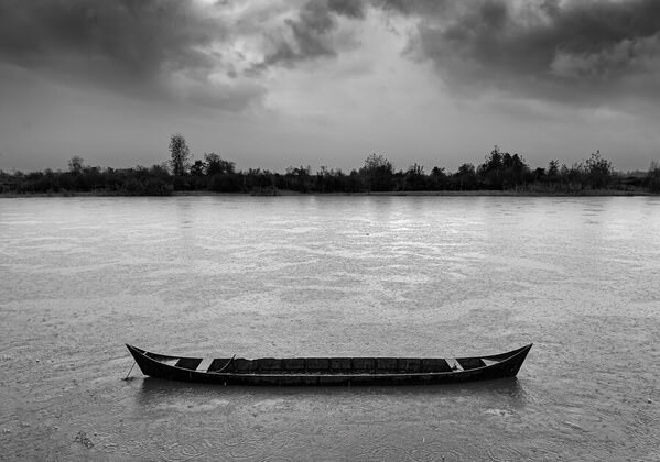 Photograph Hosein Riahi Alone In The Rain on One Eyeland