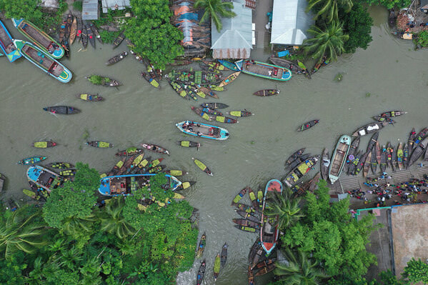 Photograph Sujon Adikary Floating Guava Market on One Eyeland