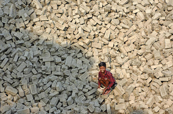 Photograph Chinmoy Biswas Working Boy on One Eyeland