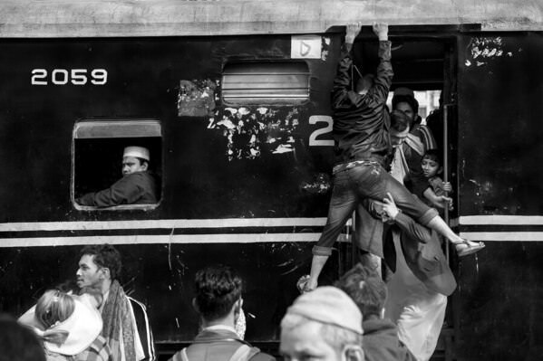 Photograph Sujon Adikary Journey By Commuters on One Eyeland