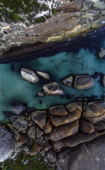 Photograph Graham Earnshaw Elephants Rock on One Eyeland