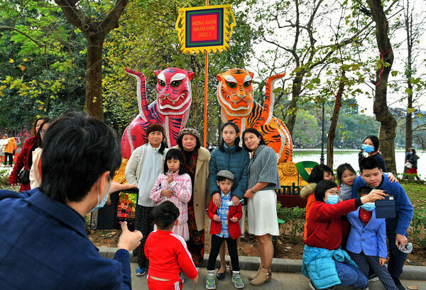 Photograph Viet Van Tran Please Take A Picture on One Eyeland