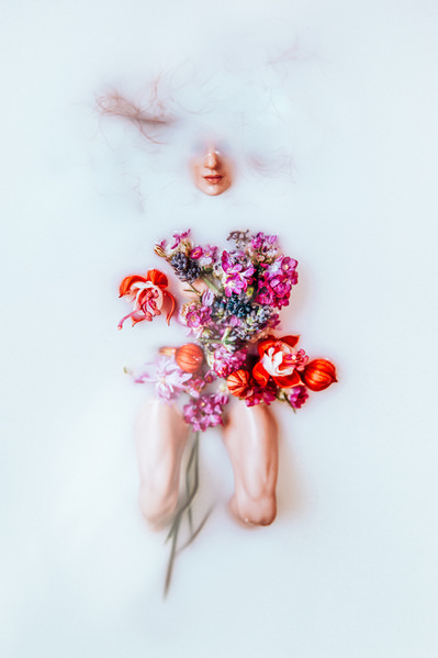 Photograph Marian Korte Flower Bath on One Eyeland