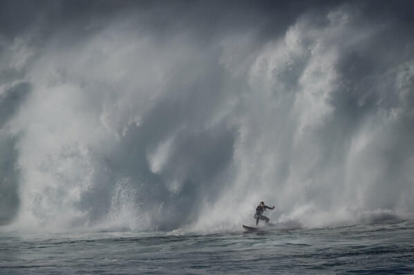 Photograph Steve Turner The Big Swell 2 on One Eyeland