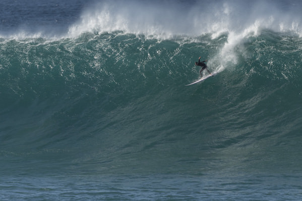 Photograph Steve Turner The Big Swell 3 on One Eyeland