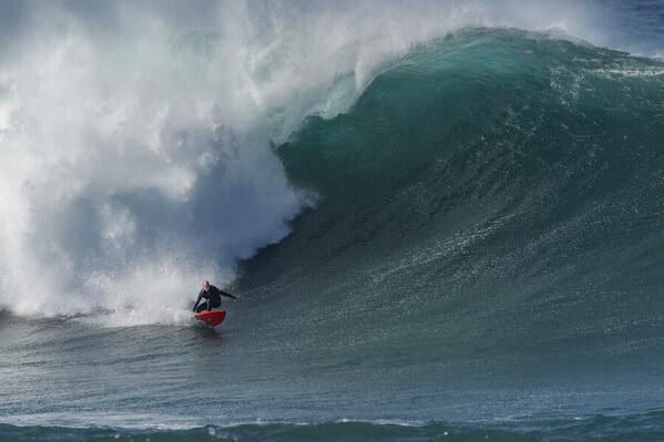 Photograph Steve Turner The Big Swell 4 on One Eyeland