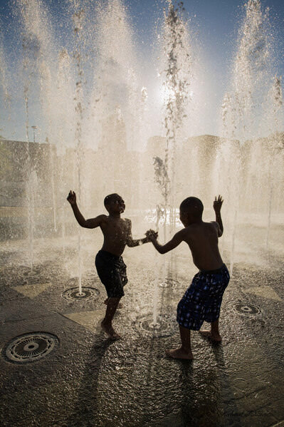 Photograph Richard Nowitz Cooling Off on One Eyeland
