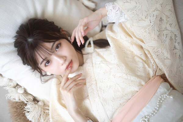 Photograph Setsuna Kurouzu A Woman Relaxing In A Kimono on One Eyeland