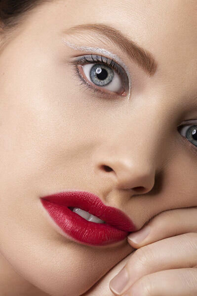 Photograph Sebastien Ouvrard Veronika on One Eyeland