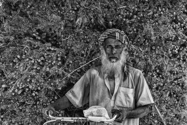 Photograph Azim Khan Ronnie Day Worker on One Eyeland