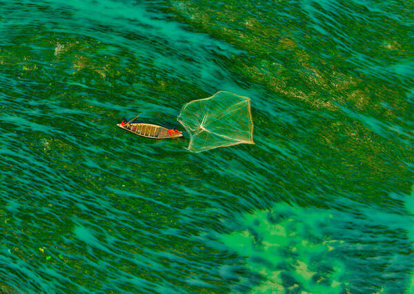 Photograph Azim Khan Ronnie Fishing Net on One Eyeland