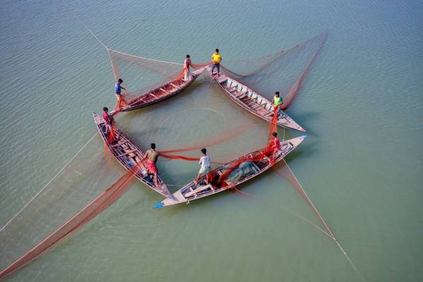 Photograph Azim Khan Ronnie Traditional Method Of Fishing 02 on One Eyeland