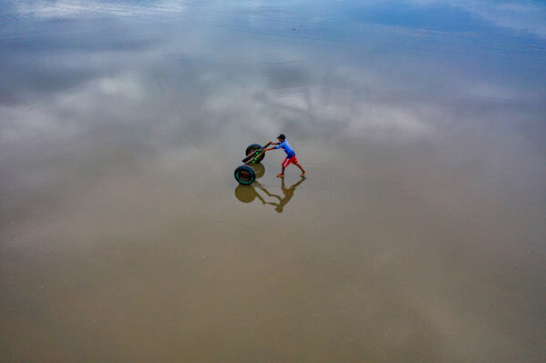 Photograph Azim Khan Ronnie Natural Mirror on One Eyeland