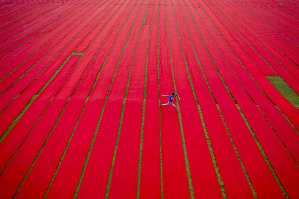 Photograph Azim Khan Ronnie Red Cloths 02 on One Eyeland
