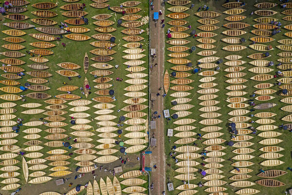 Photograph Azim Khan Ronnie Boat Market 04 on One Eyeland