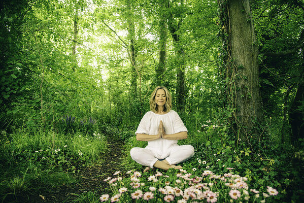 Photograph Jonathan Oakes Reiki Healing on One Eyeland