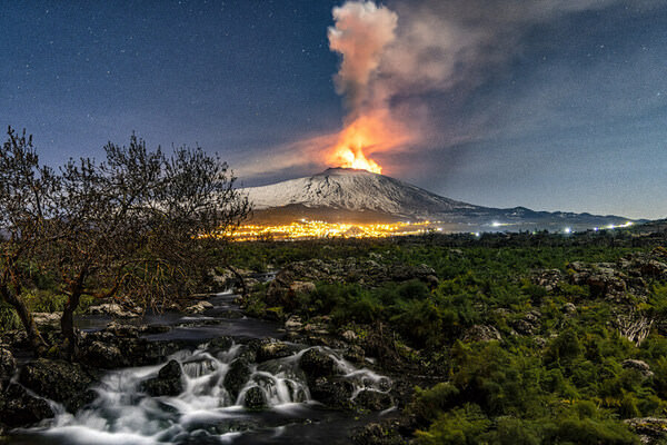 Photograph Fernando Famiani Eruzione Dalle Favare on One Eyeland