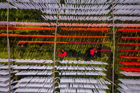 Photograph Azim Khan Ronnie Drying Tshirt Cloths on One Eyeland