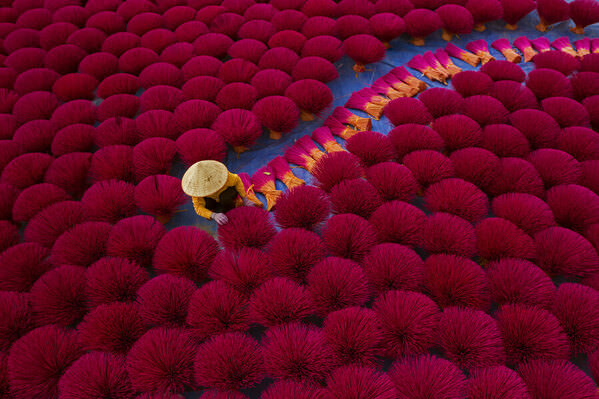Photograph Azim Khan Ronnie Incense Worker on One Eyeland