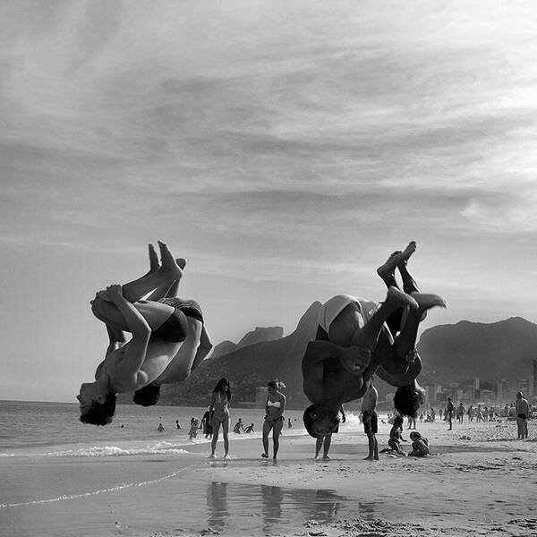 Photograph Ahmet Murat Koçak Jumpers In Copacabana on One Eyeland