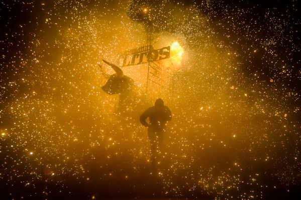 Photograph Antonio Flores Entre El Infierno Y Las Estrellas on One Eyeland