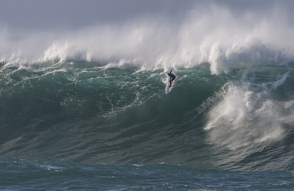 Photograph Steve Turner The Big Swell on One Eyeland
