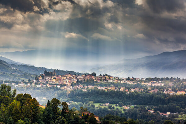 Photograph Joshua Smith Heavens Rays on One Eyeland