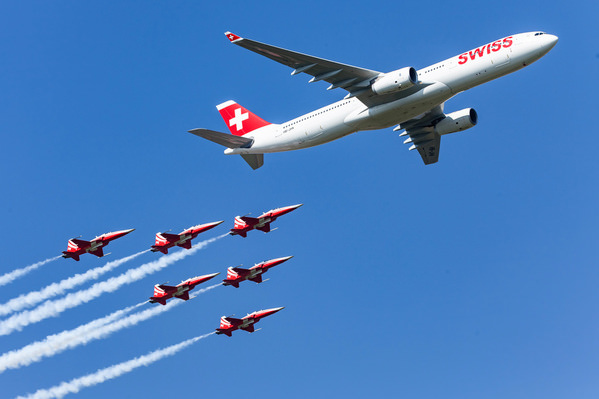 Photograph Claude Bossel Swiss Air on One Eyeland