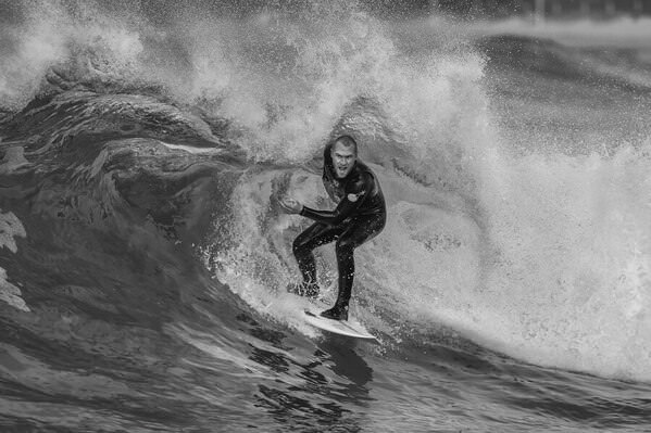 Photograph Steve Turner Winter Surf on One Eyeland