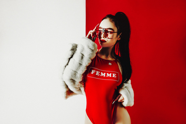 Photograph Ruslan Bolgov Fiercely Feminine on One Eyeland