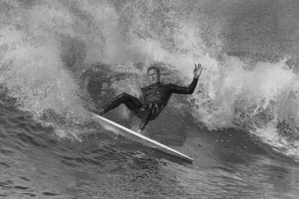 Photograph Steve Turner Laying It Over on One Eyeland