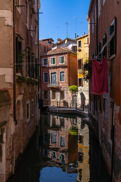 Photograph Joshua Smith Townhouse Reflection on One Eyeland