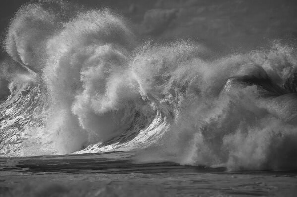 Photograph Steve Turner Ocean Power on One Eyeland