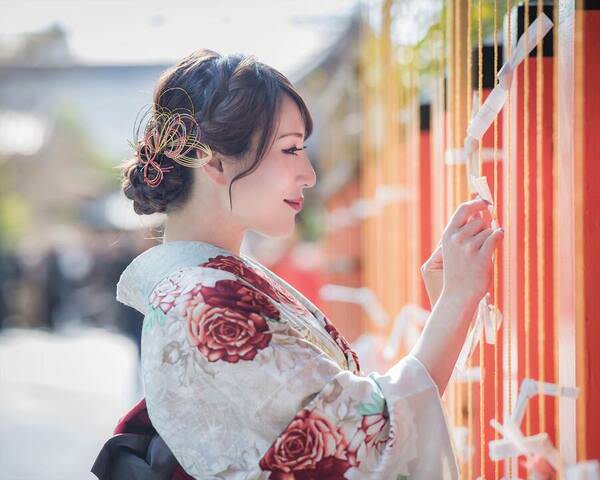 Photograph Tatsuhiro Takayama Omikuji on One Eyeland