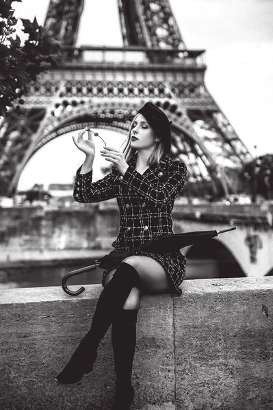 Photograph Ruslan Bolgov Respirer Paris Cela Conserve Lame on One Eyeland