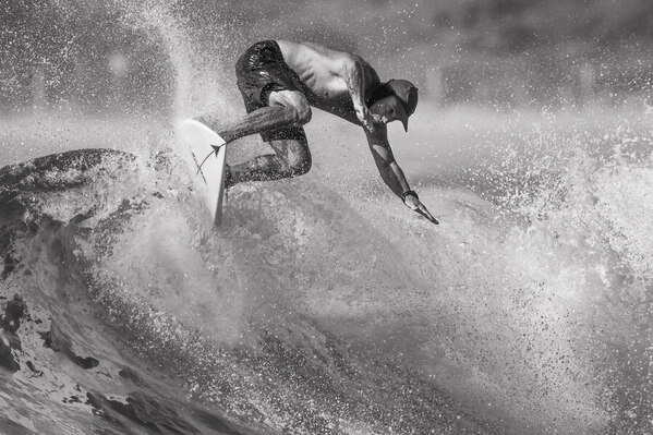 Photograph Steve Turner Going Down on One Eyeland