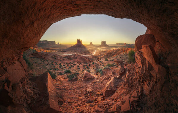 Fotografieren Sie die geheime Höhle von Daniel Vine Garcia im Monument Valley auf One Eyeland