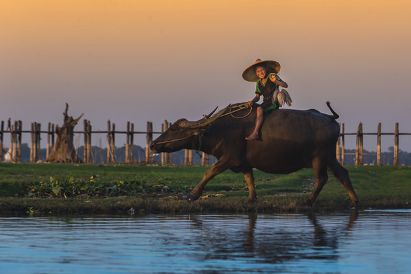 Photograph Kyaw Zay Yar Lin Go Back Home on One Eyeland
